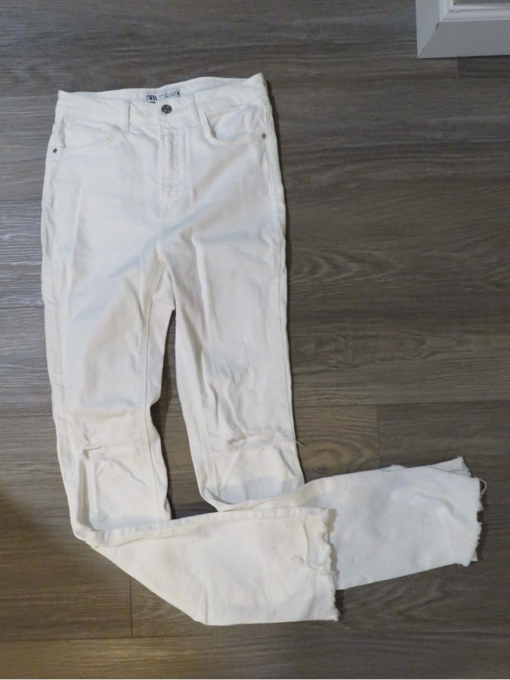 Zara Off-White Distressed Skinny Jeans